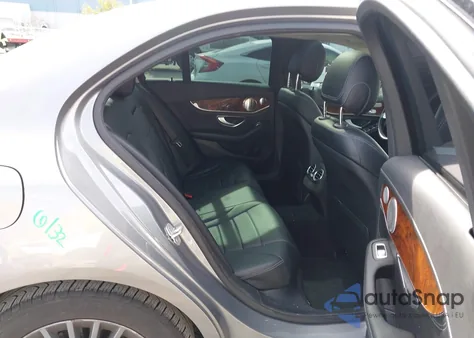 2015 Mercedes-Benz C 300 Luxury 4Matic из США, поврежденный, VIN 55SWF4KB6FU007378